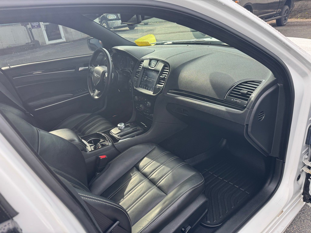 2020 Chrysler 300 Image 10