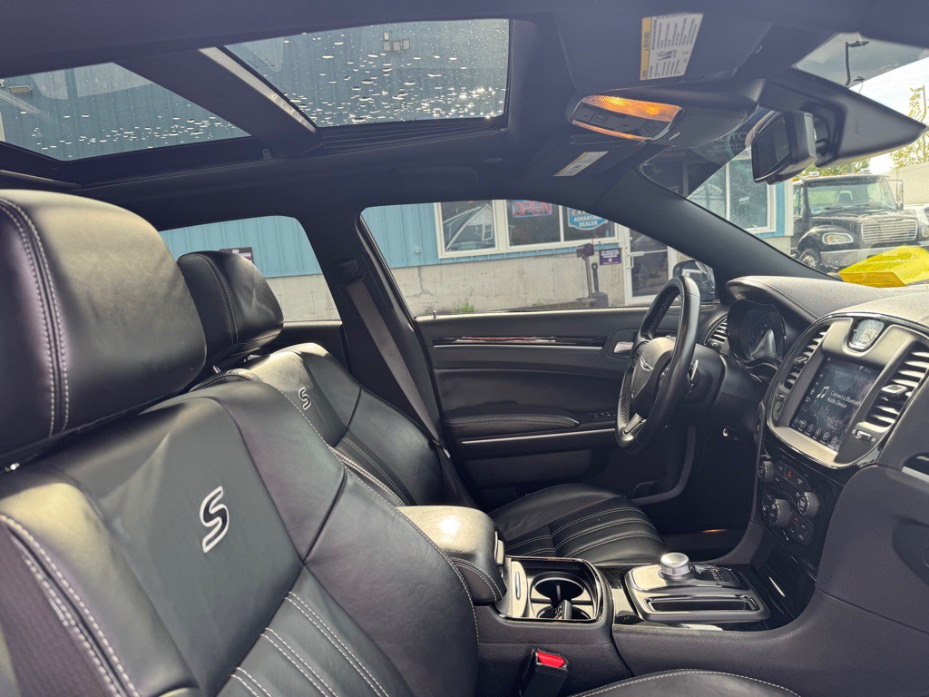 2020 Chrysler 300 Image 11