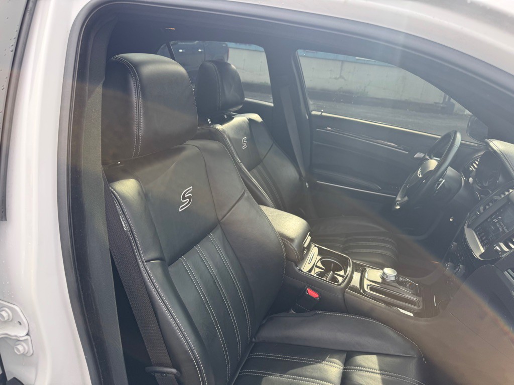 2020 Chrysler 300 Image 12