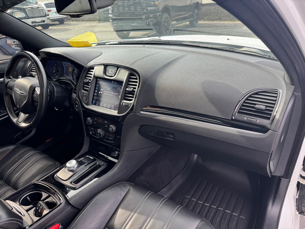 2020 Chrysler 300 Image 13
