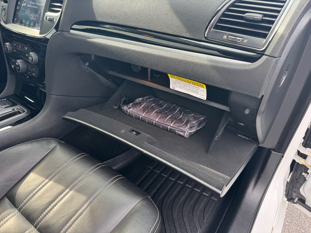 2020 Chrysler 300 Image 14