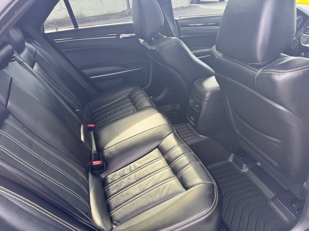 2020 Chrysler 300 Image 15
