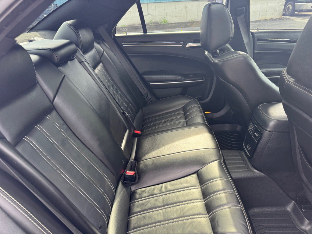 2020 Chrysler 300 Image 16