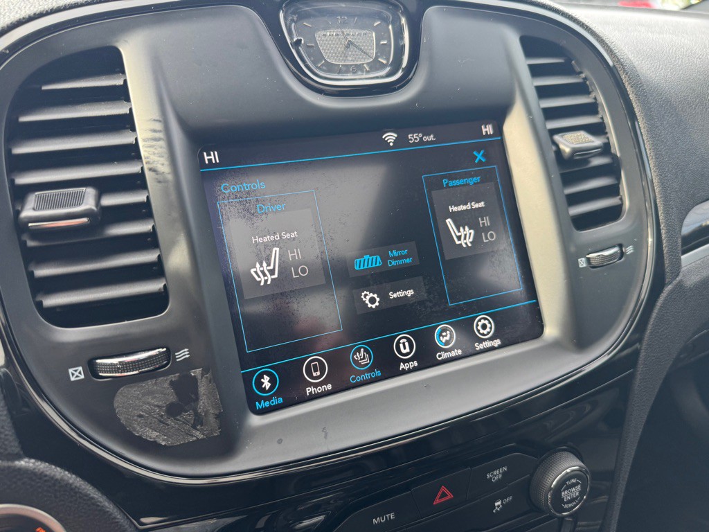 2020 Chrysler 300 Image 23
