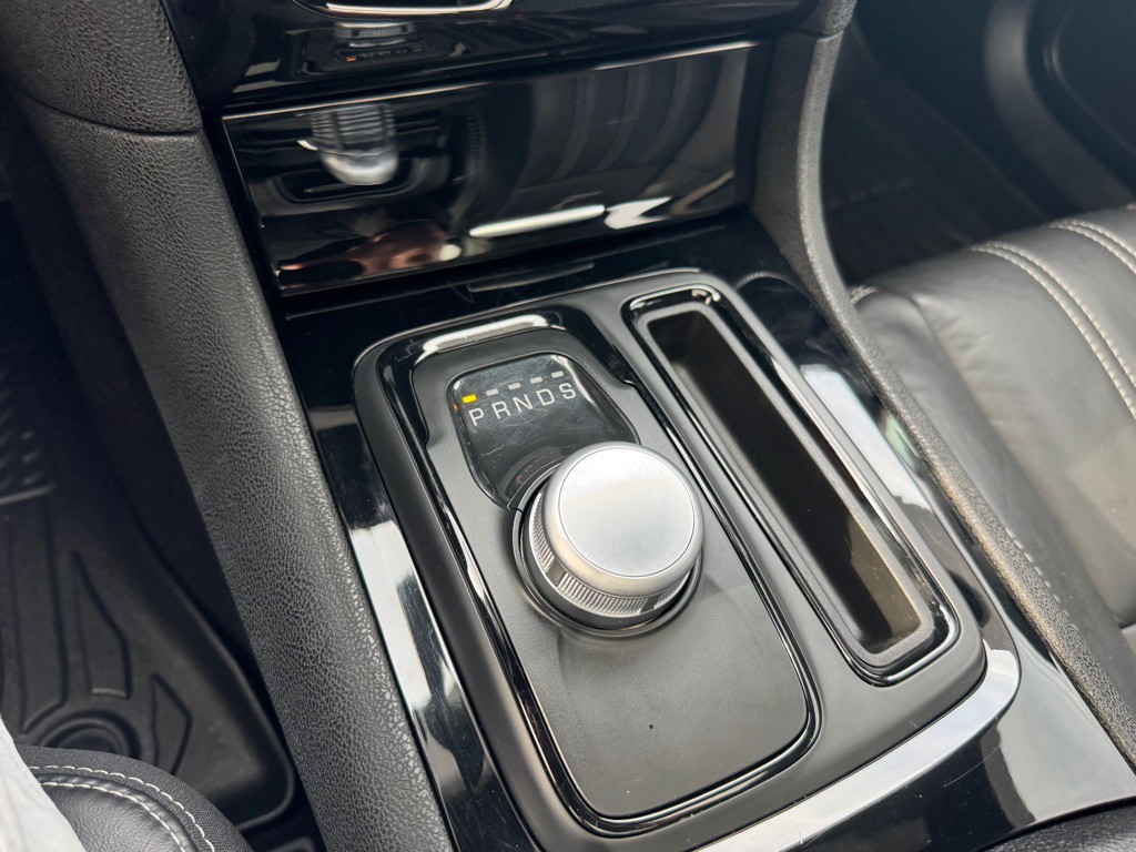 2020 Chrysler 300 Image 25