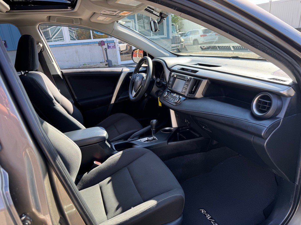 2015 Toyota Rav4 Image 8