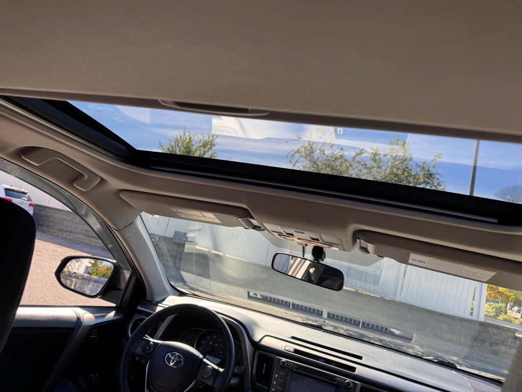 2015 Toyota Rav4 Image 15