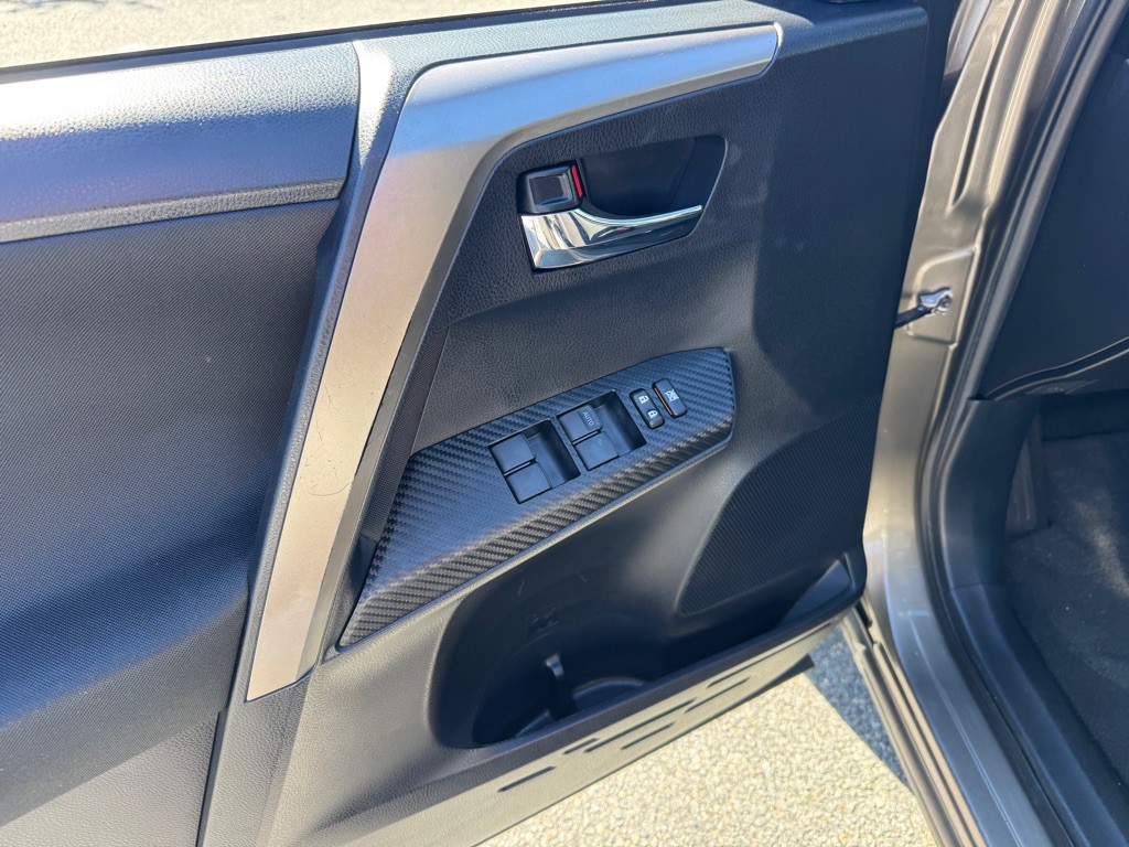 2015 Toyota Rav4 Image 21