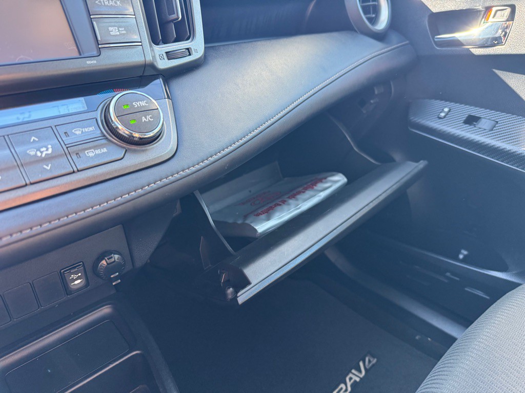 2015 Toyota Rav4 Image 23