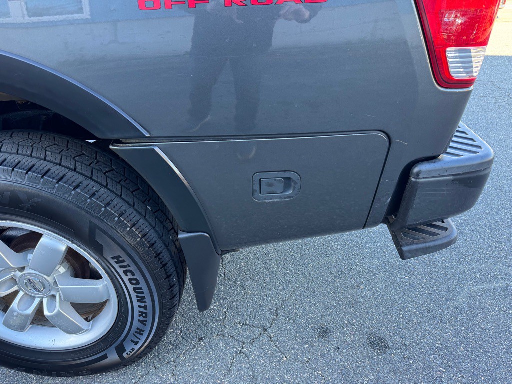 2012 Nissan Titan Image 8