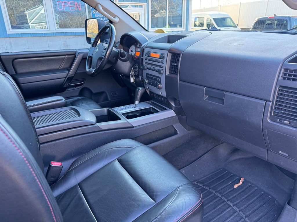 2012 Nissan Titan Image 10