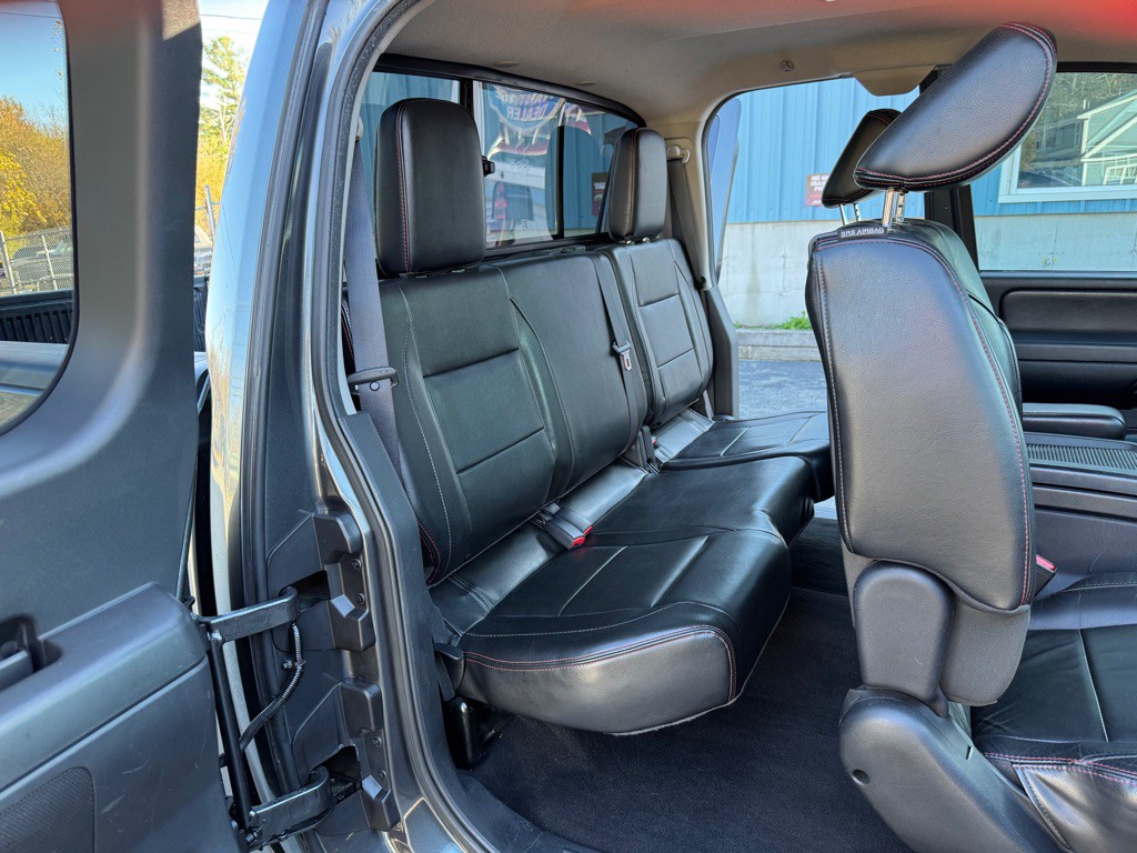 2012 Nissan Titan Image 11