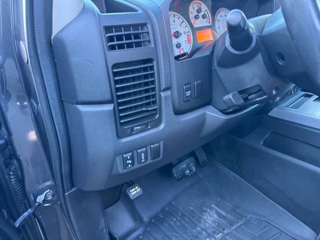2012 Nissan Titan Image 15