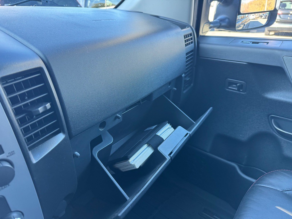 2012 Nissan Titan Image 16