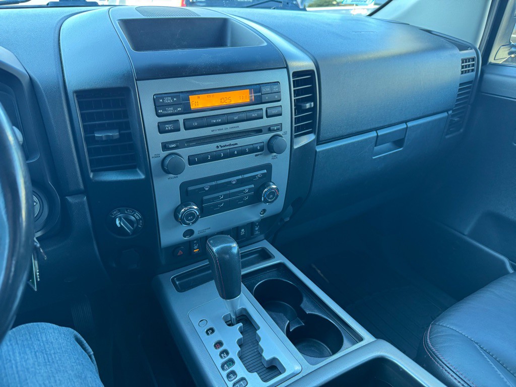 2012 Nissan Titan Image 21