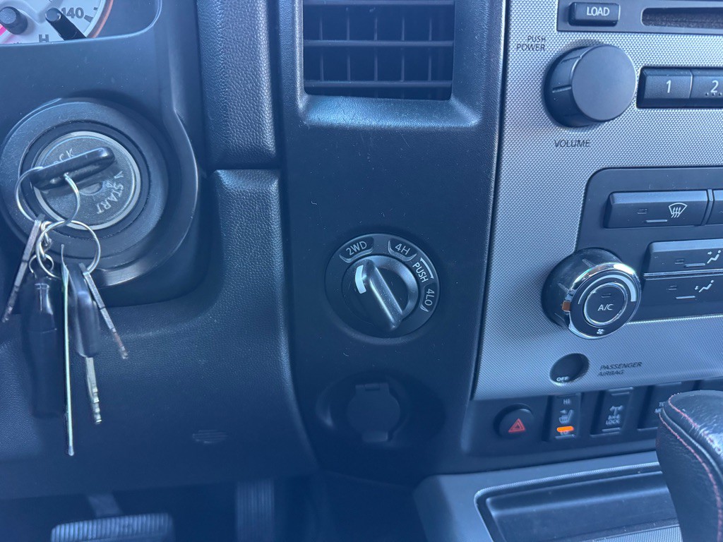 2012 Nissan Titan Image 22