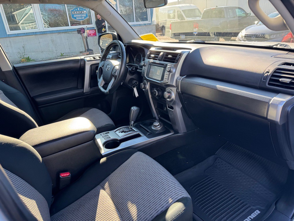 2017 Toyota 4Runner Image 9