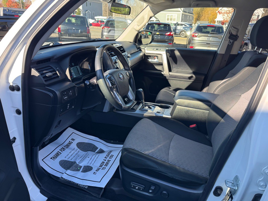 2017 Toyota 4Runner Image 19