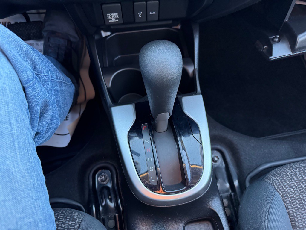 2017 Honda Fit Image 32