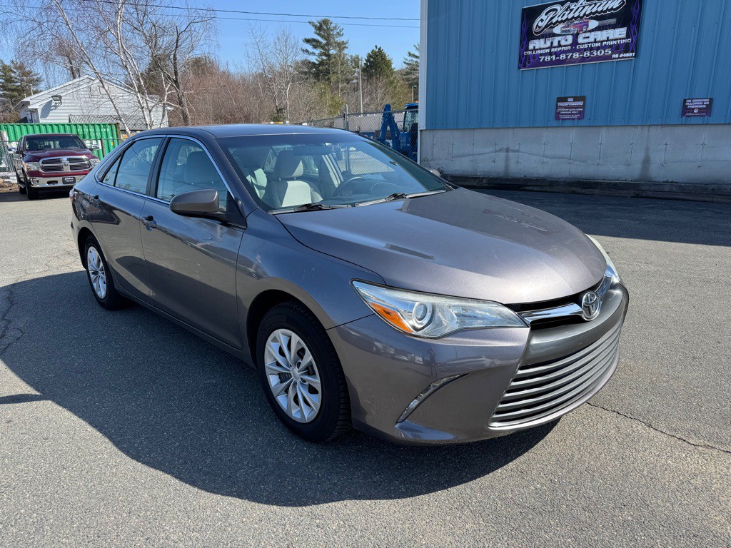 2016 Toyota Camry Image 2