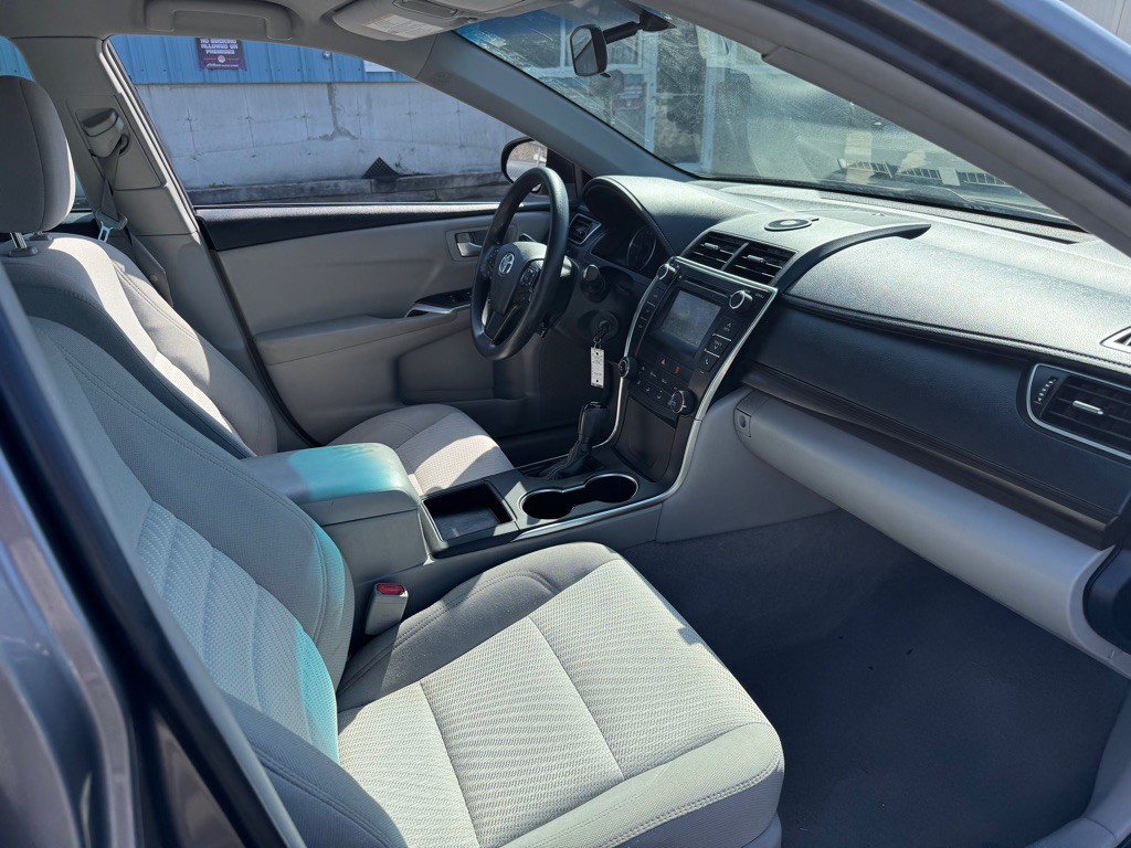 2016 Toyota Camry Image 8