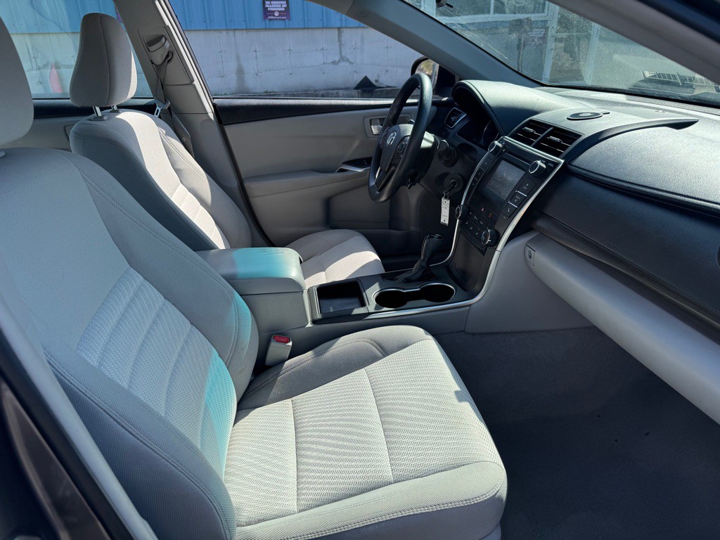 2016 Toyota Camry Image 10