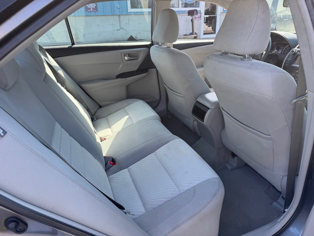 2016 Toyota Camry Image 11