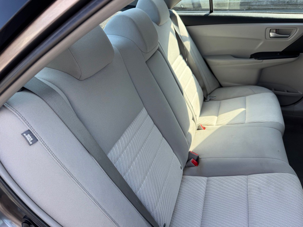 2016 Toyota Camry Image 12