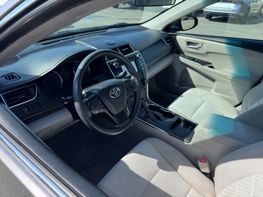 2016 Toyota Camry Image 15