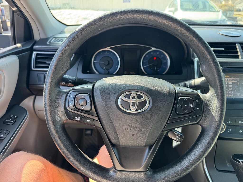 2016 Toyota Camry Image 20