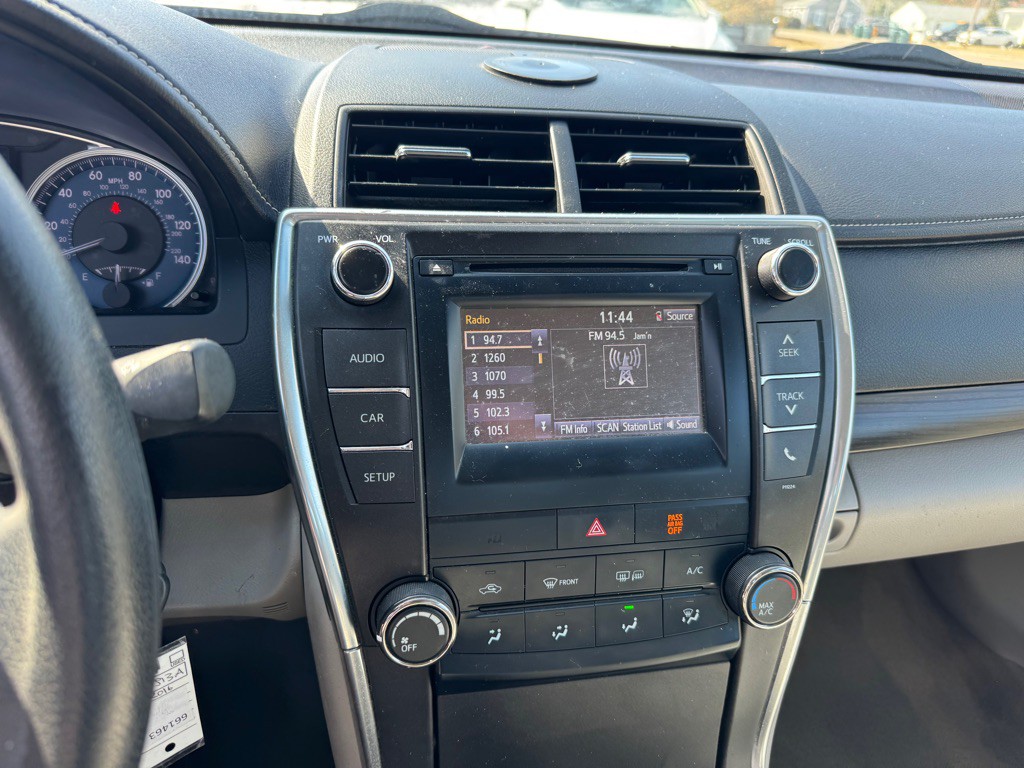 2016 Toyota Camry Image 21