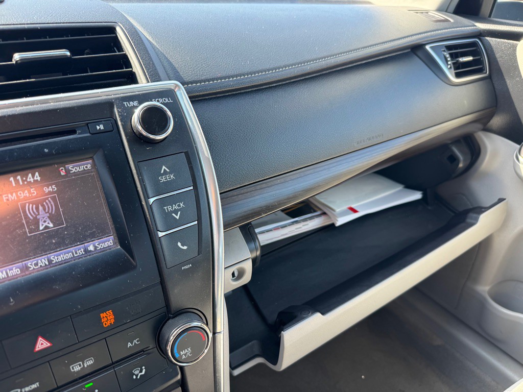 2016 Toyota Camry Image 22