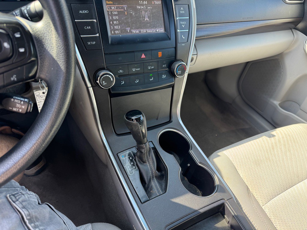 2016 Toyota Camry Image 23