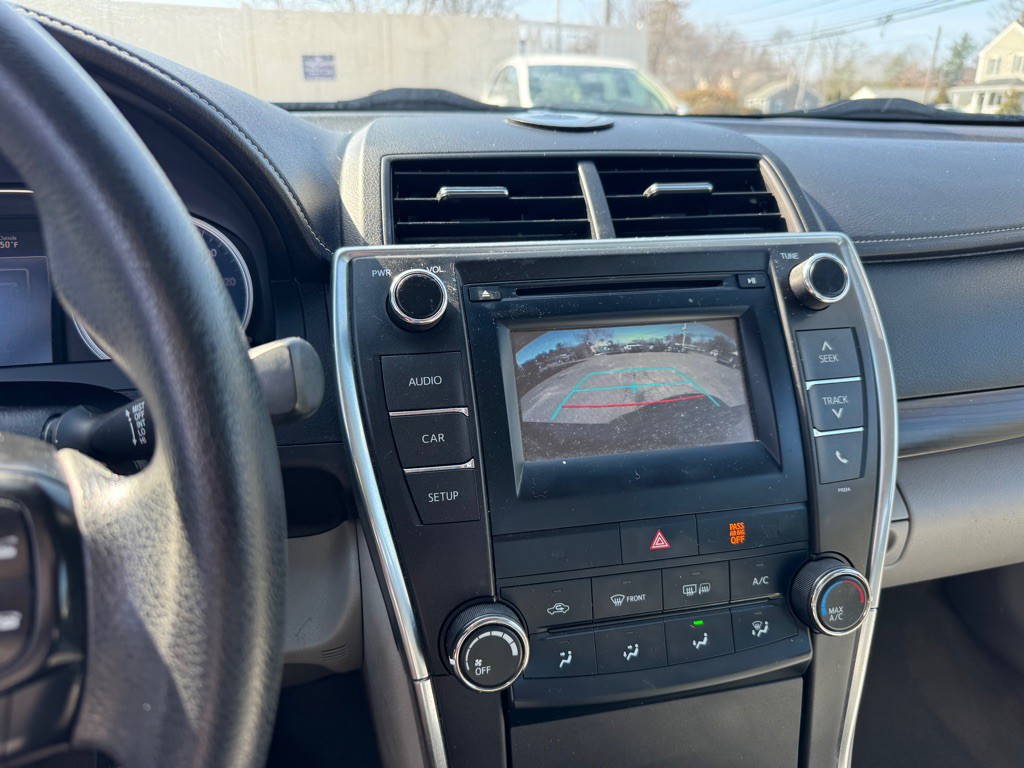 2016 Toyota Camry Image 24