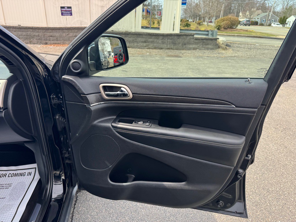 2017 Jeep Grand Cherokee Image 12