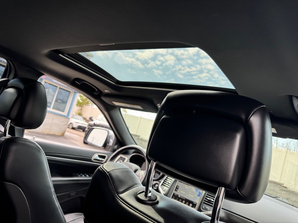 2017 Jeep Grand Cherokee Image 18