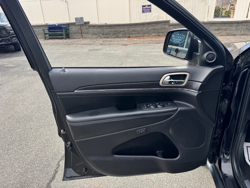 2017 Jeep Grand Cherokee Image 25