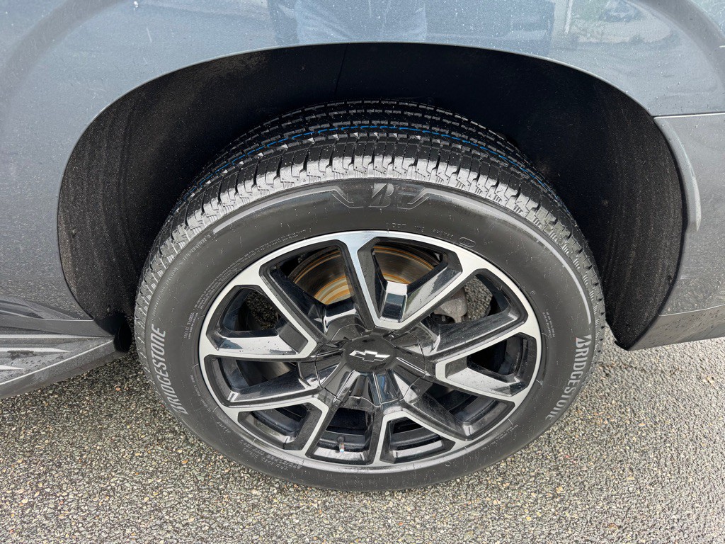 2021 Chevrolet Suburban Image 12