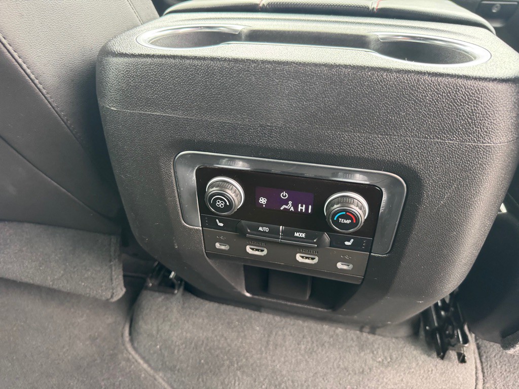 2021 Chevrolet Suburban Image 17