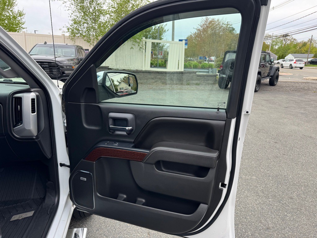 2017 GMC Sierra Image 16