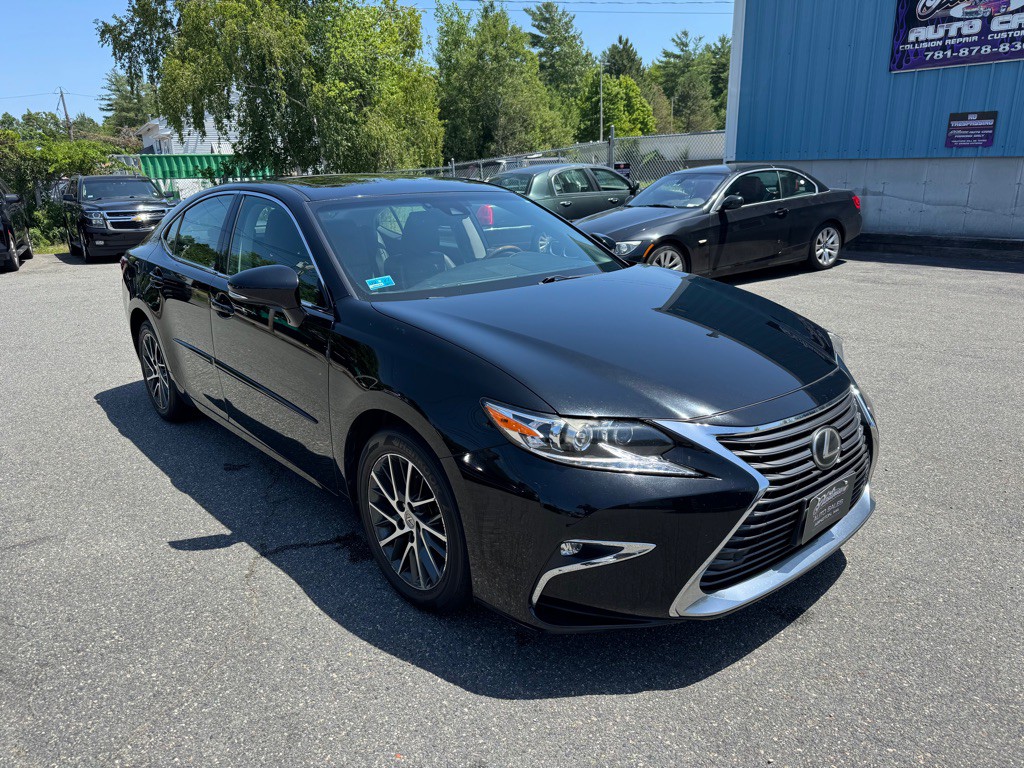 2016 Lexus ES Image 2