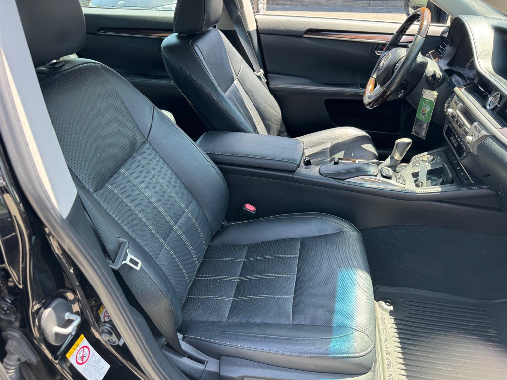 2016 Lexus ES Image 10