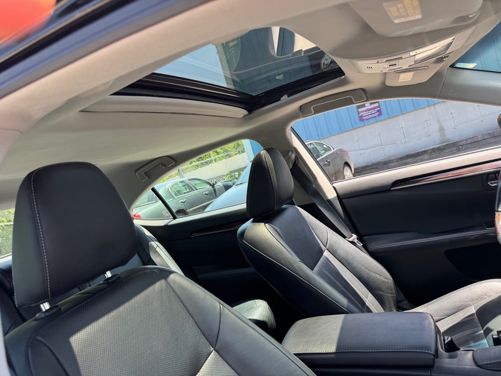 2016 Lexus ES Image 11
