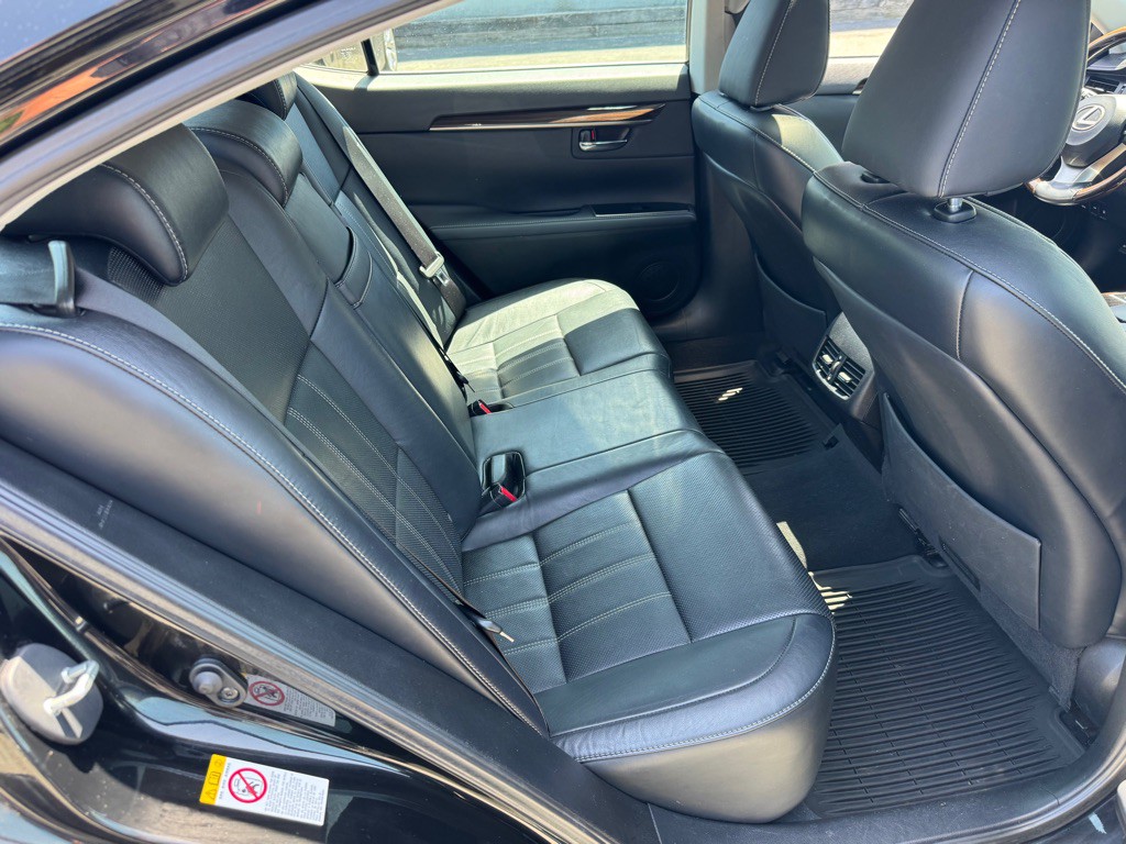 2016 Lexus ES Image 14