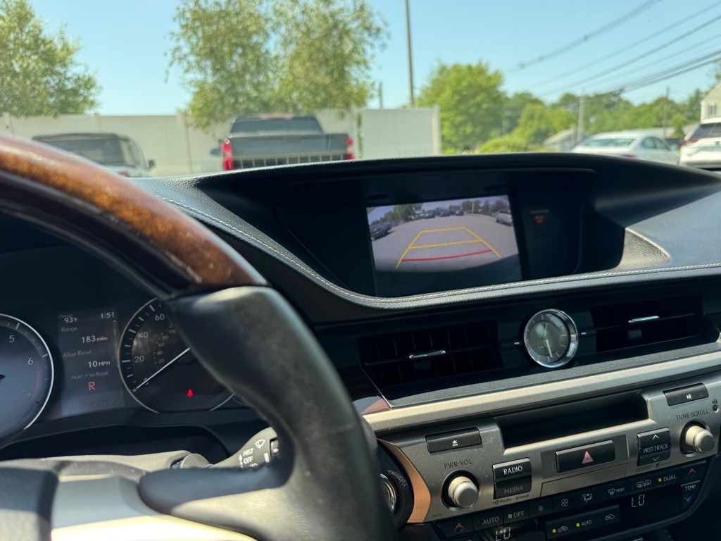 2016 Lexus ES Image 28