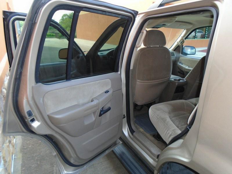 2005 Ford Explorer Image 10