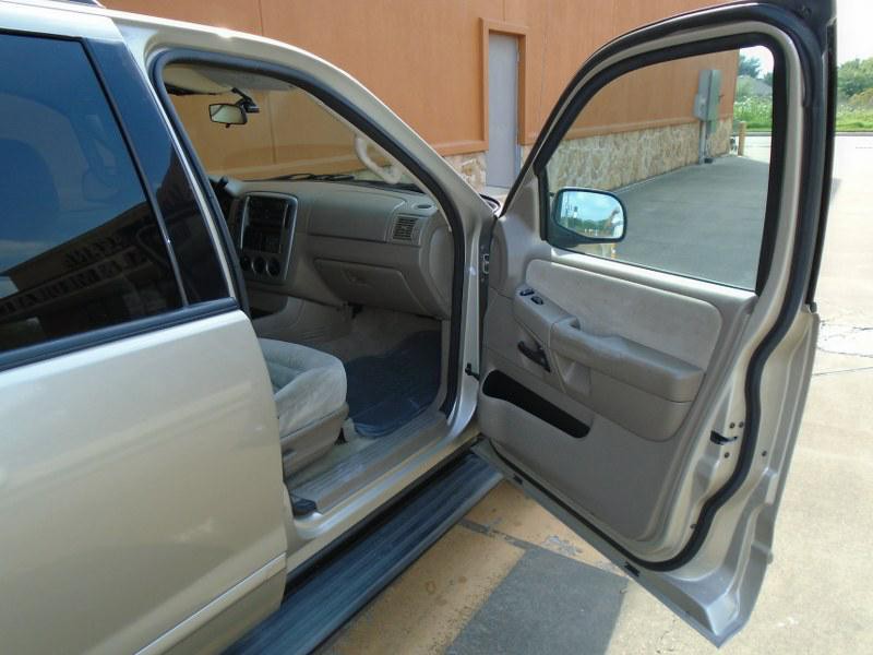 2005 Ford Explorer Image 14