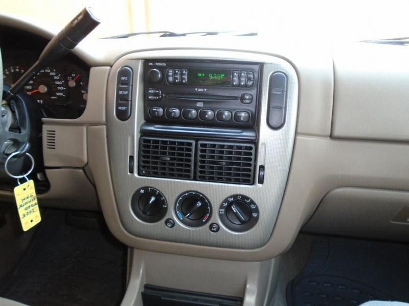 2005 Ford Explorer Image 19