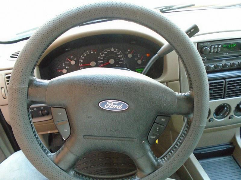2005 Ford Explorer Image 21