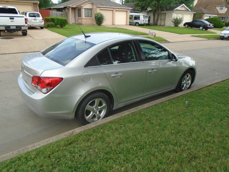 2013 Chevrolet Cruze Image 2